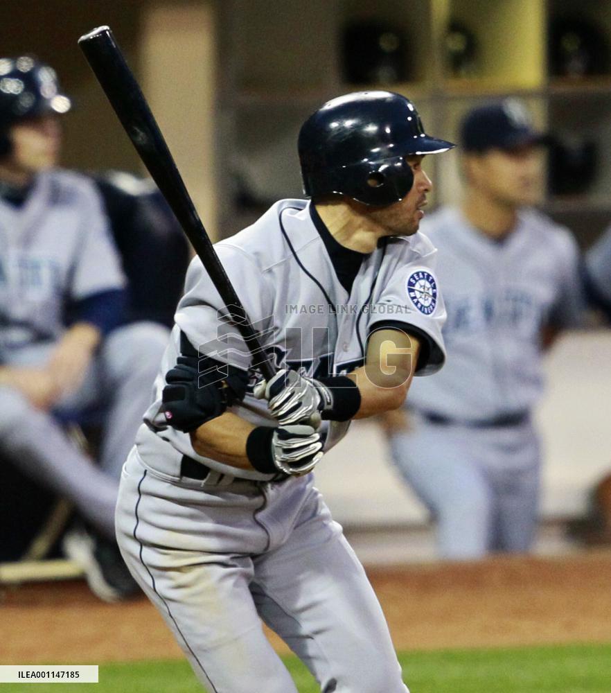 Seattle Mariners' Ichiro 3-for-5 against San Diego Padres