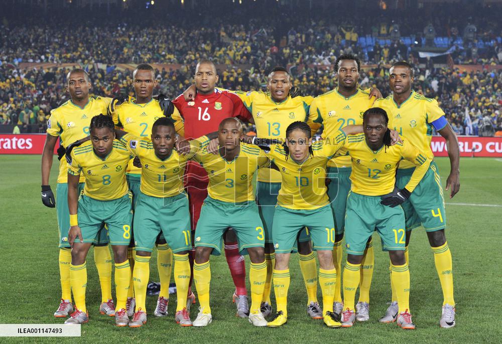 Uruguay beat S. Africa 3-0