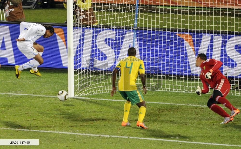 Uruguay beat S. Africa 3-0