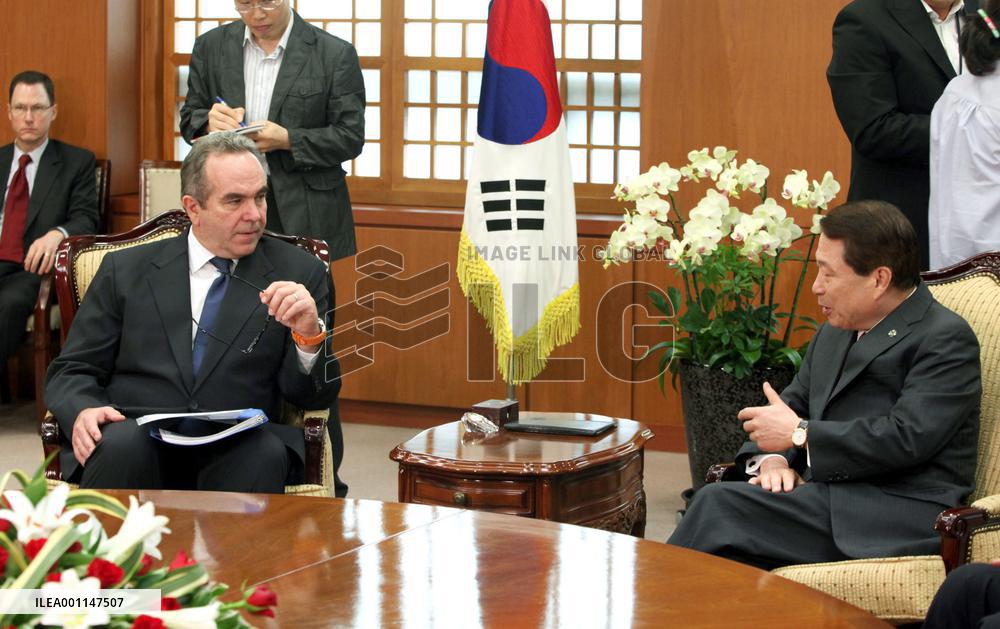 Campbell visits South Korea