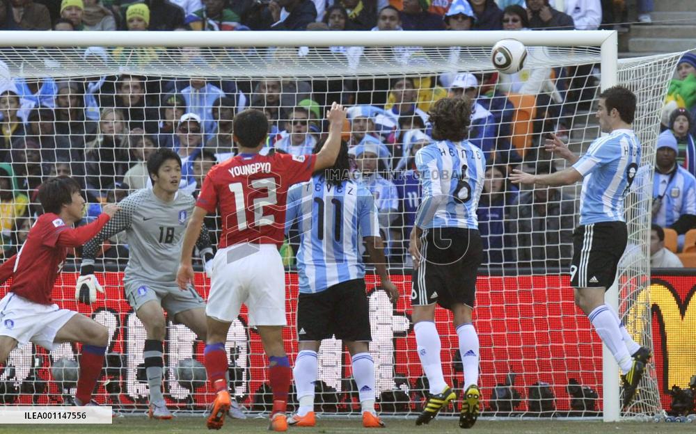 Argentina beat S. Korea 4-1 in World Cup Group B