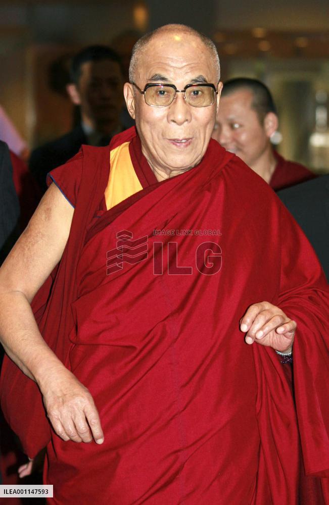 Dalai Lama arrives in Japan