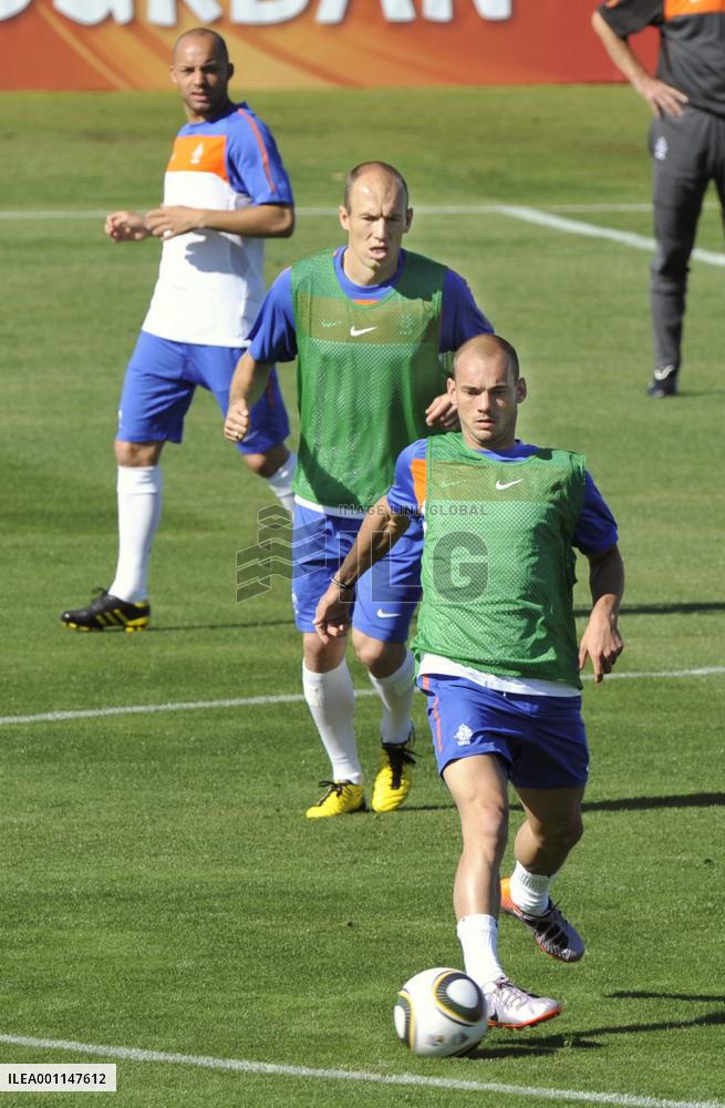 Netherlands practice before match with Japan