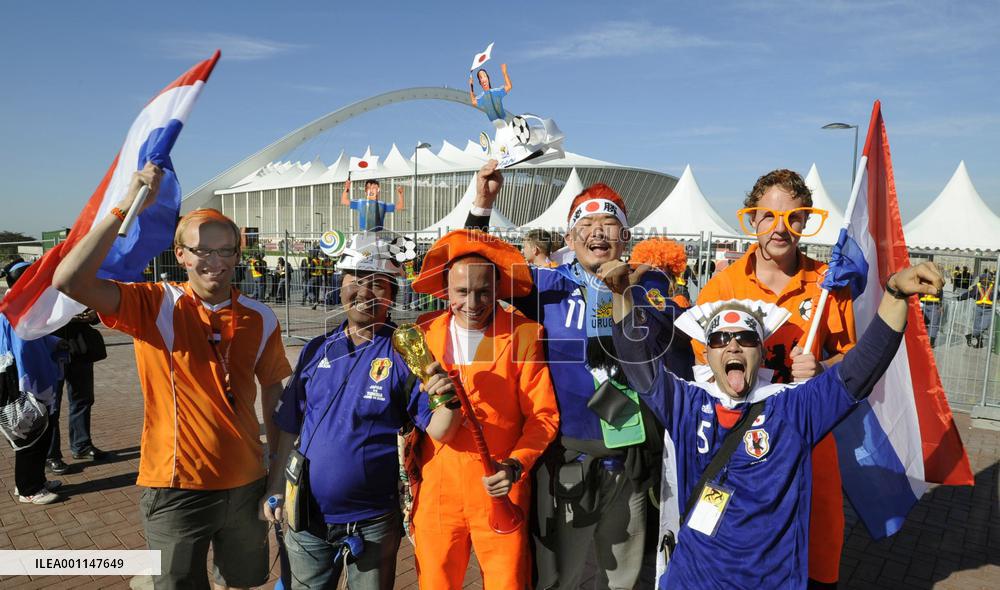 Japan vs Netherlands in World Cup Group E match