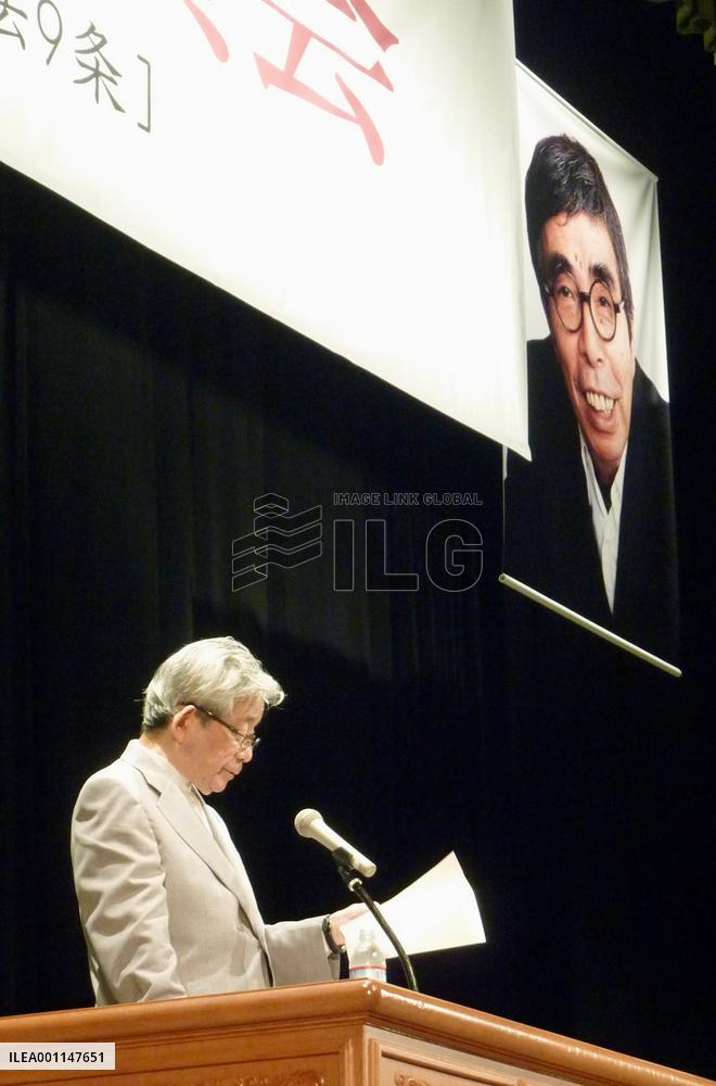 Nobel laureate Oe calls for reducing U.S. bases in Okinawa