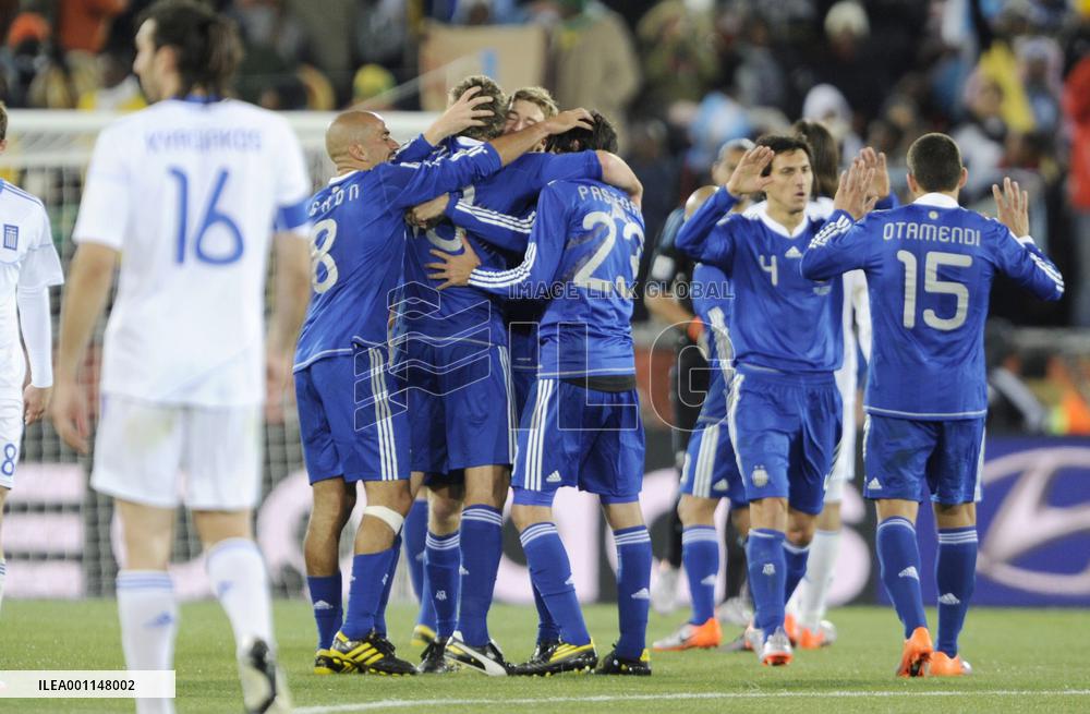 Argentina make it 3 wins out of 3 as Greece exit