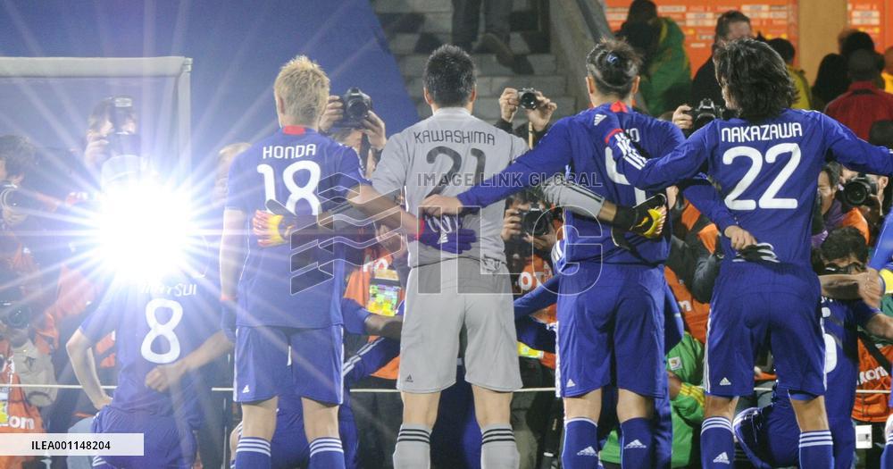 Japan overpower Denmark to cruise into last 16