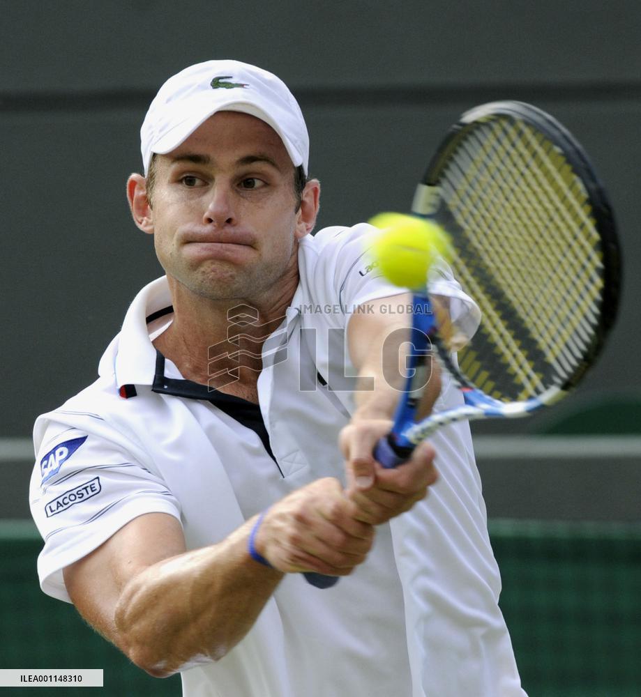 Roddick beats Kohlschreiber in 3rd round of Wimbledon tennis
