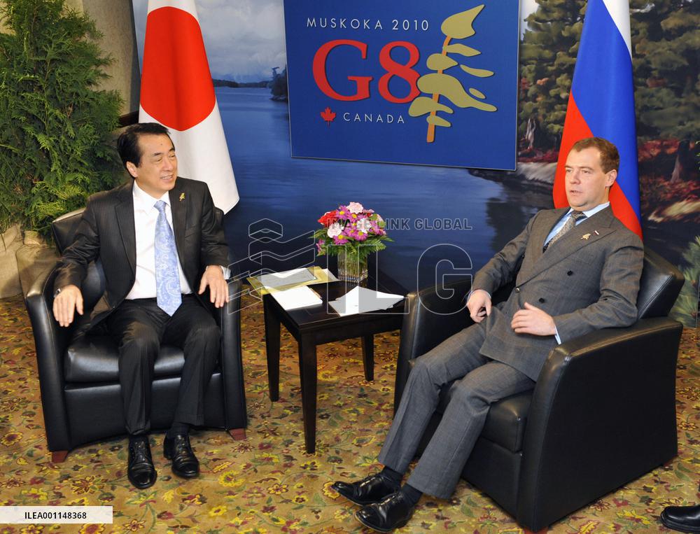 Kan, Medvedev meet on G-8 summit sidelines