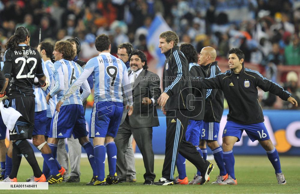Argentina beat Mexico 3-1 to face Germany in quarters