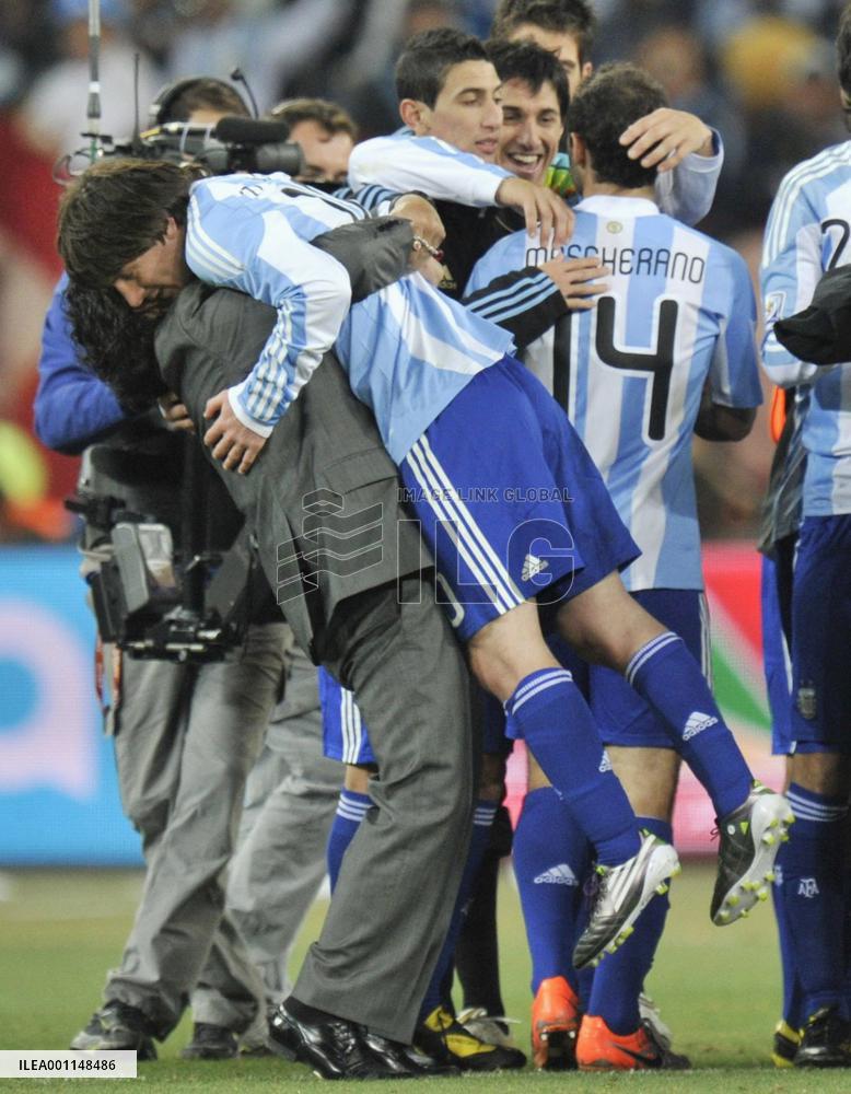 Argentina beat Mexico 3-1 to face Germany in quarters