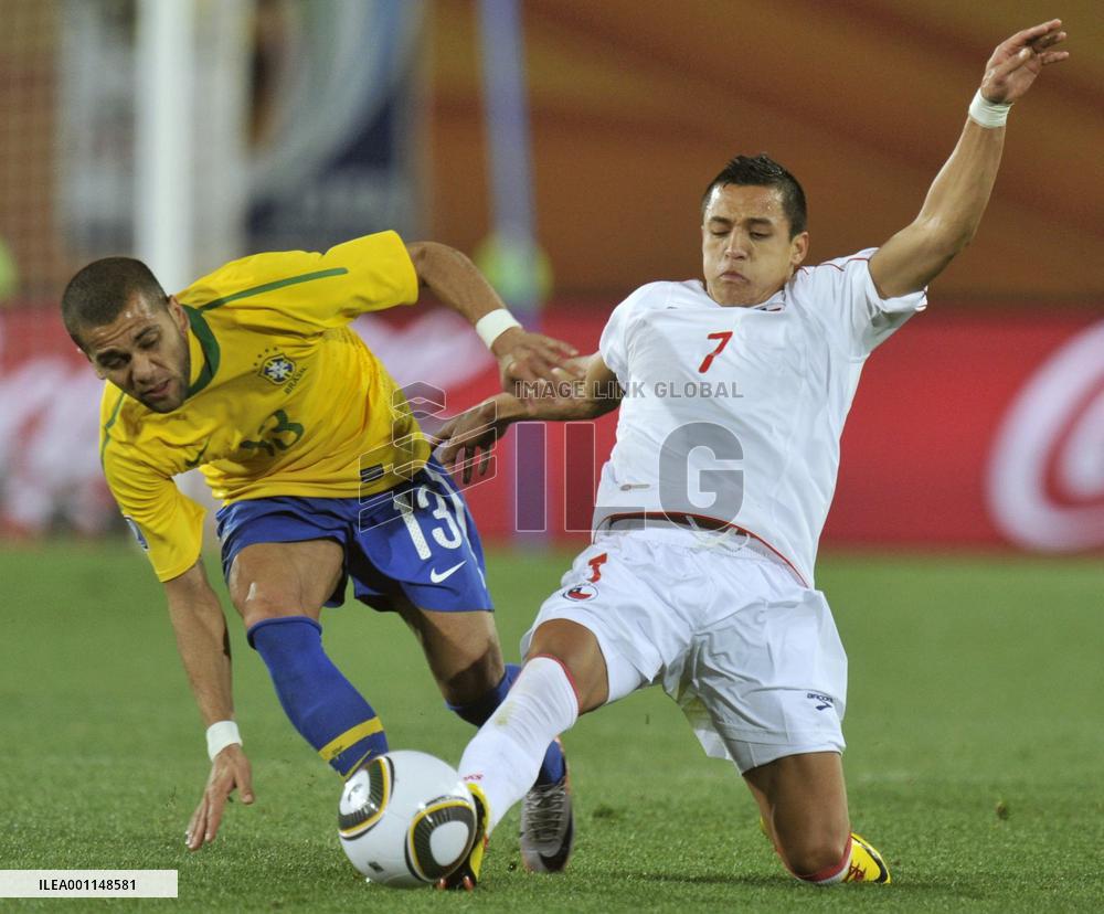 Brazil beat Chile in World Cup 2nd round