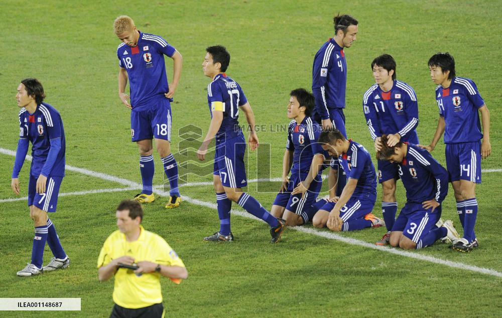 Paraguay beat Japan to reach q'finals