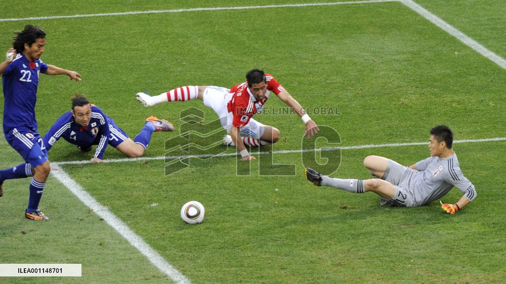 Paraguay beat Japan to go to World Cup q'finals