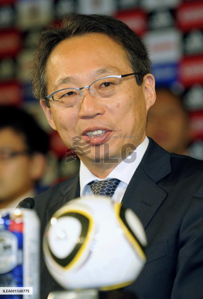 Japan's World Cup squad return home from South Africa