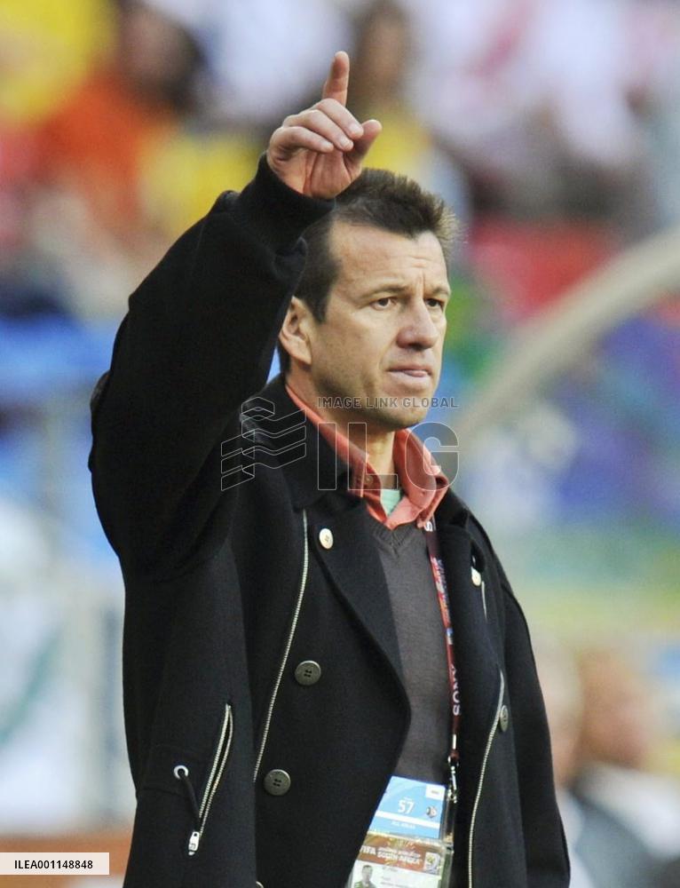 Netherlands defeat Brazil 2-1