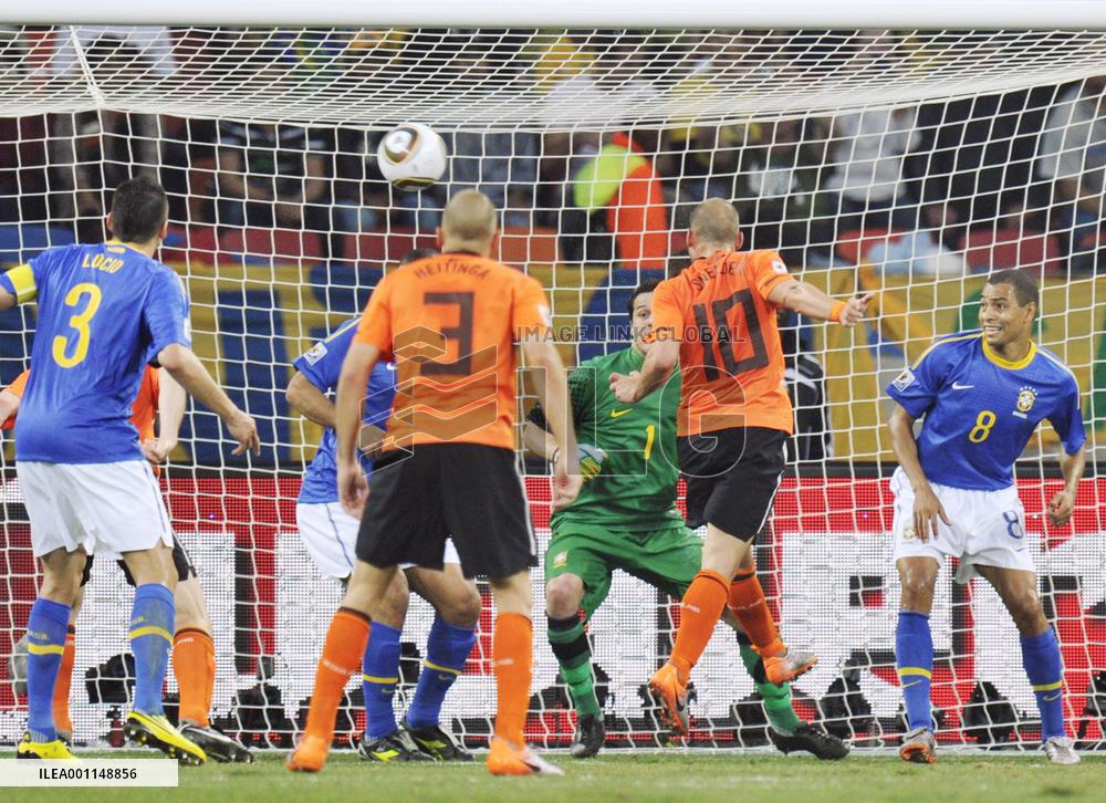 Netherlands defeat Brazil 2-1