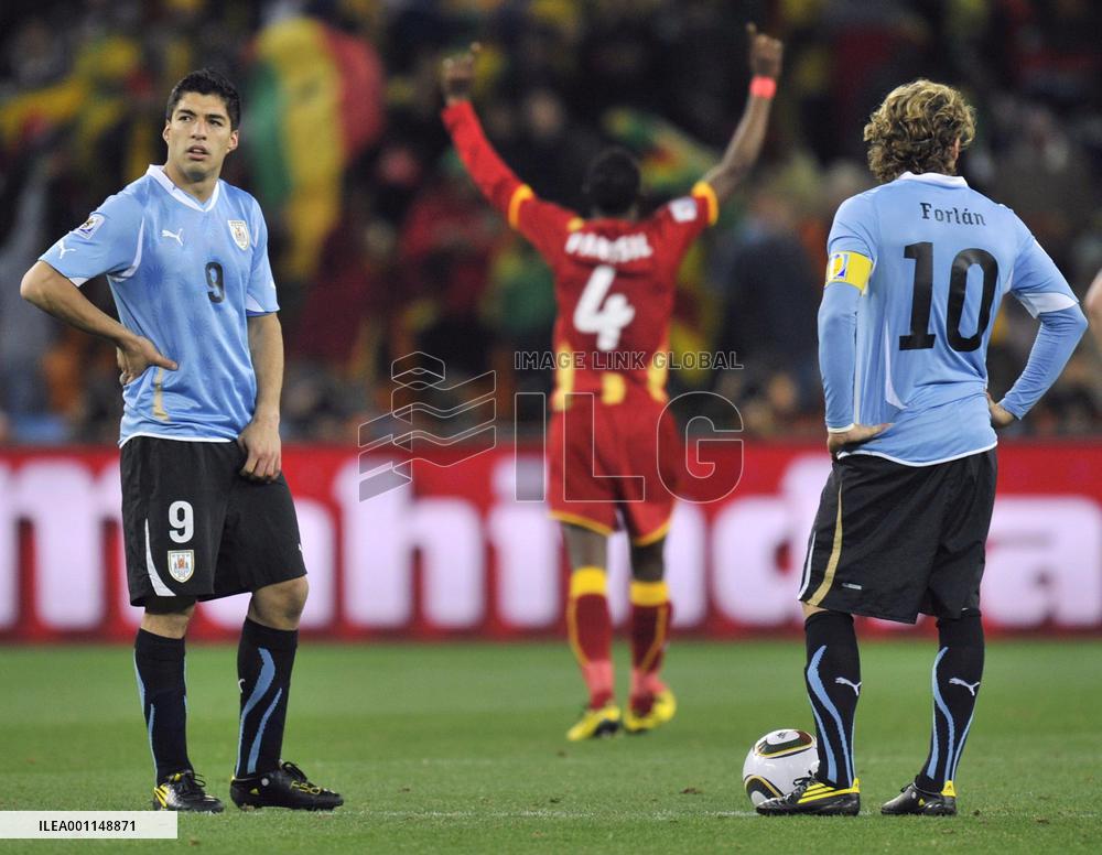 Uruguay beat Ghana on penalties