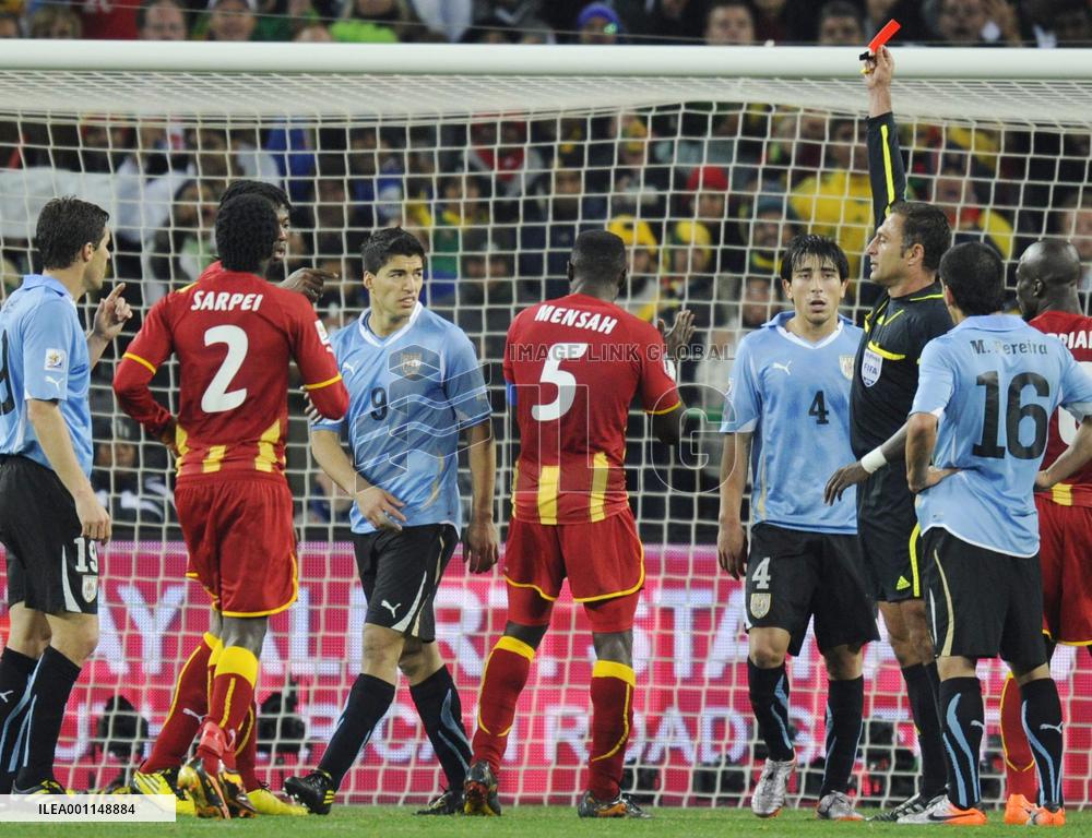 Uruguay beat Ghana on penalties