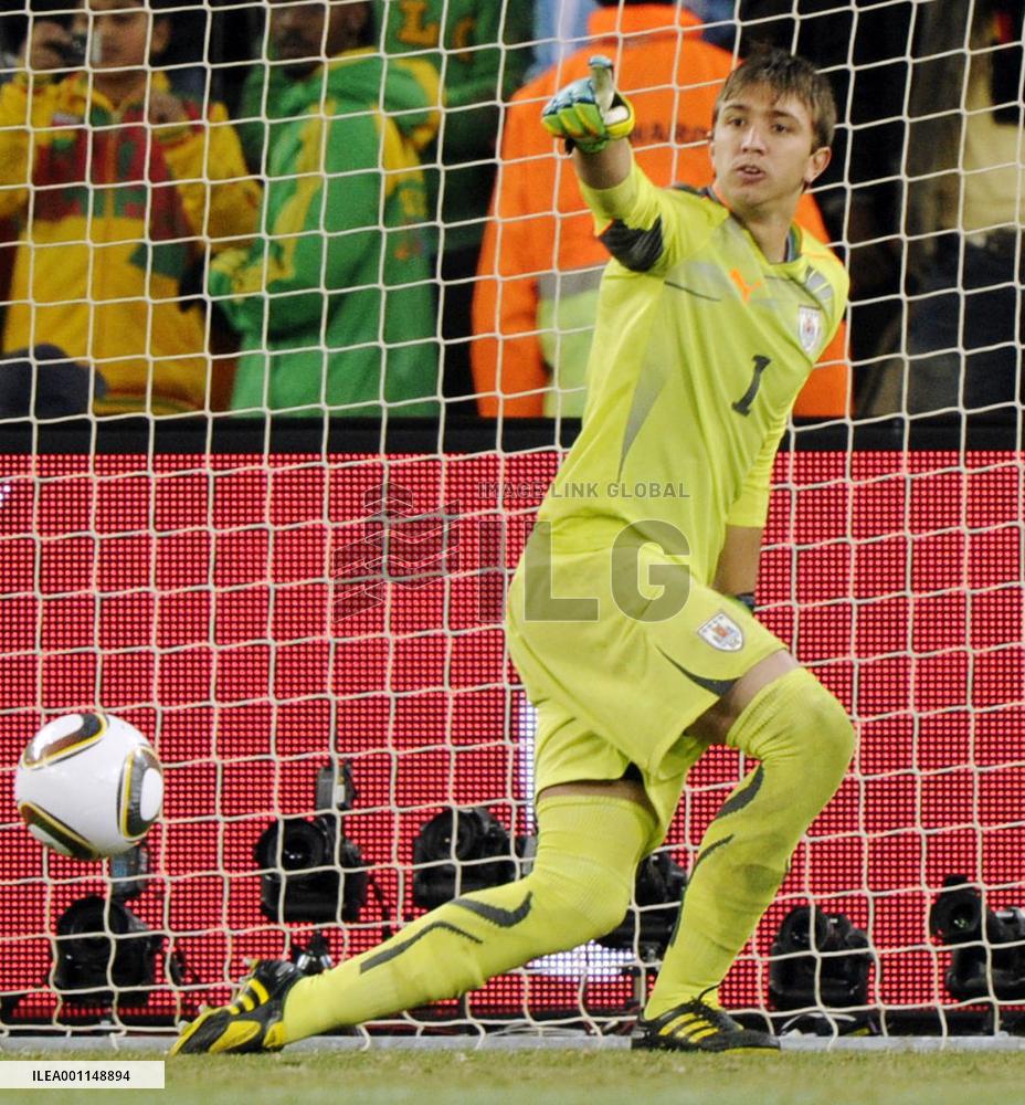 Uruguay beat Ghana on penalties