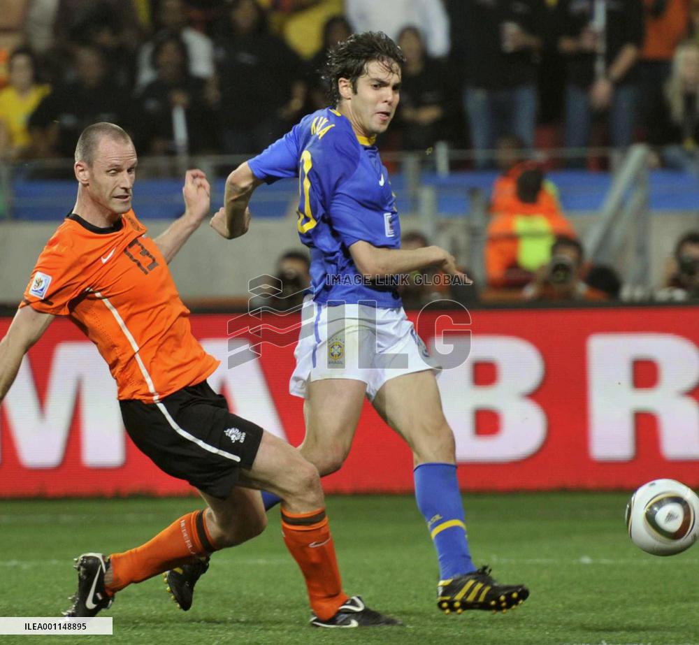 Netherlands defeat Brazil 2-1