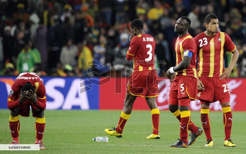 Uruguay beat Ghana on penalties