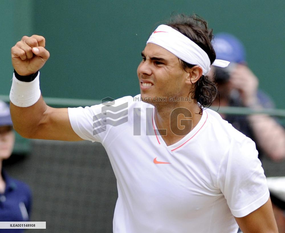 Nadal advances to Wimbledon final