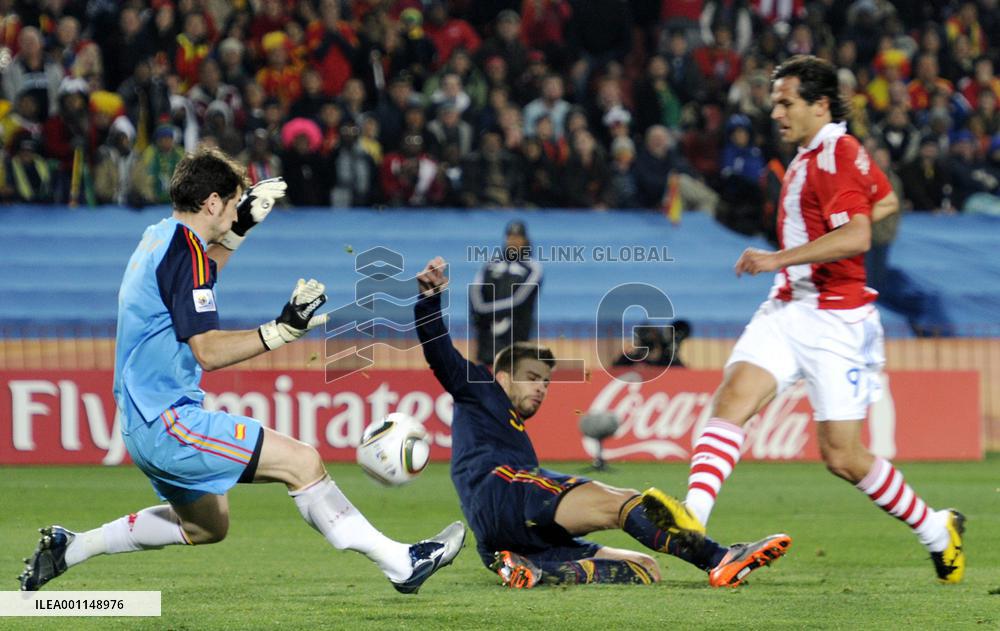 Spain beat Paraguay 1-0