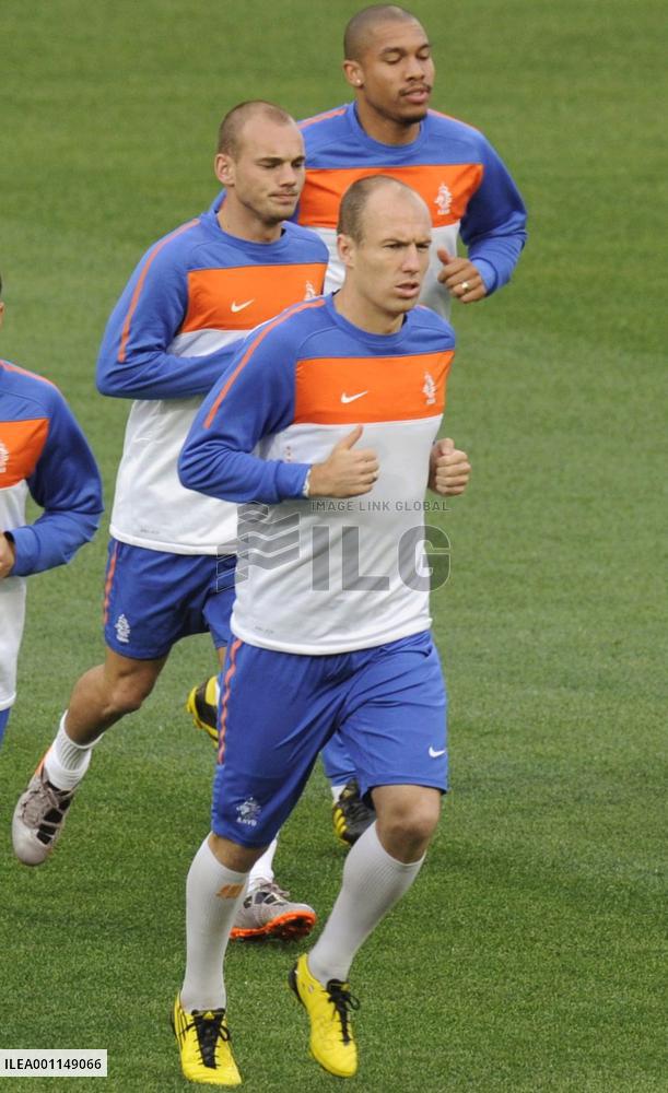 Uruguay, Netherlands ready for World Cup semifinal