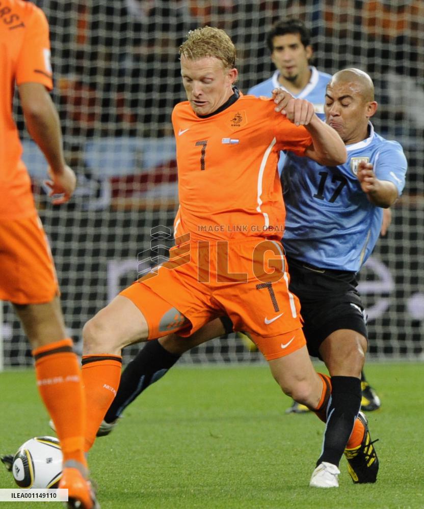 Netherlands beat Uruguay 3-2 to reach finals