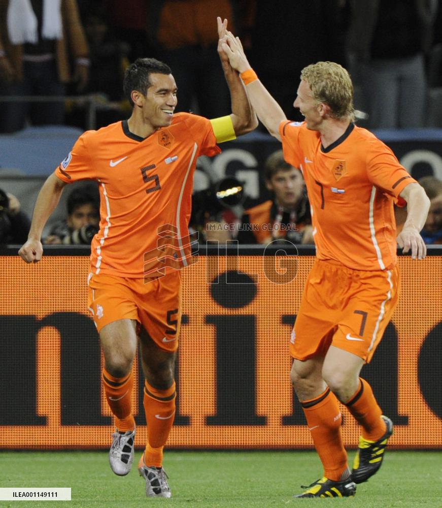 Netherlands beat Uruguay 3-2 to reach finals