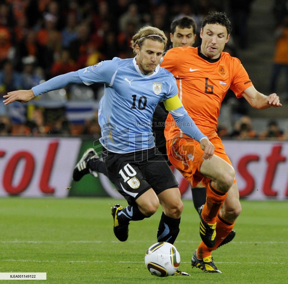 Netherlands beat Uruguay 3-2 to reach finals