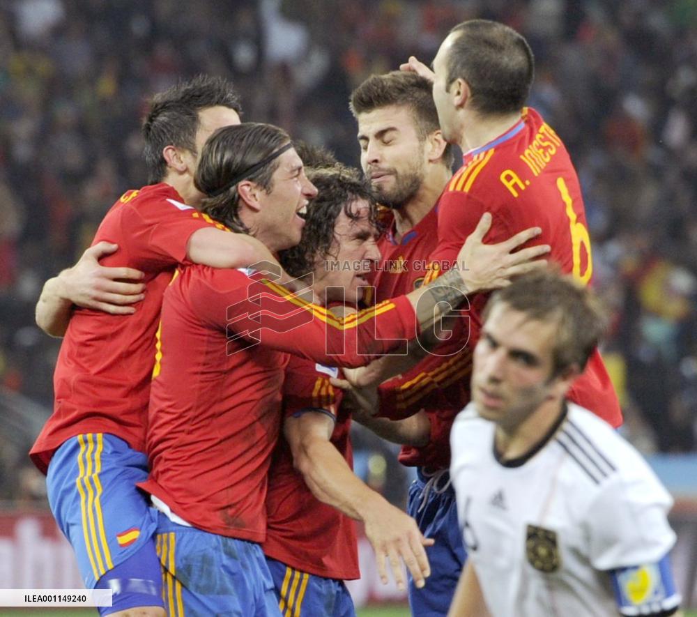 Spain beat Germany to reach World Cup final