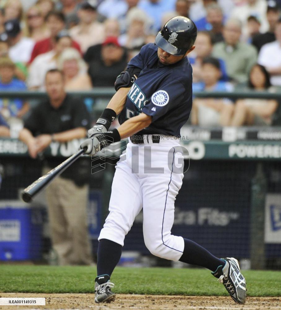 Ichiro has another multiple-hit game