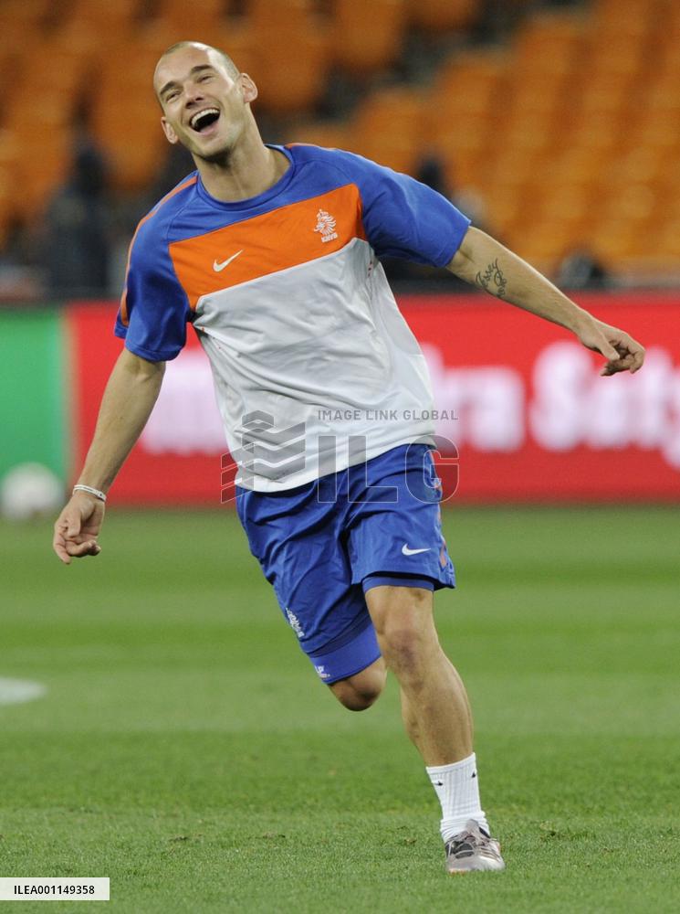 Netherlands prepare for World Cup final against Spain