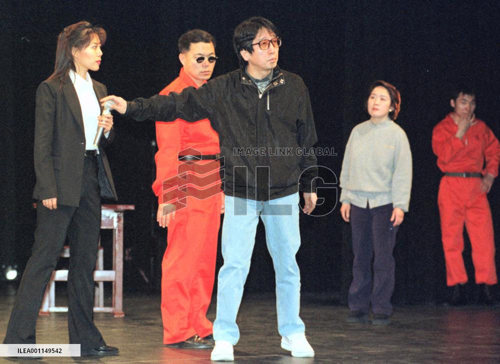 Playwright Kohei Tsuka dies