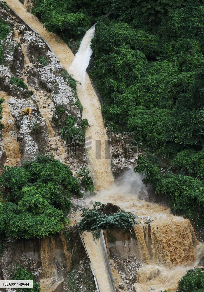 Downpour causes flood