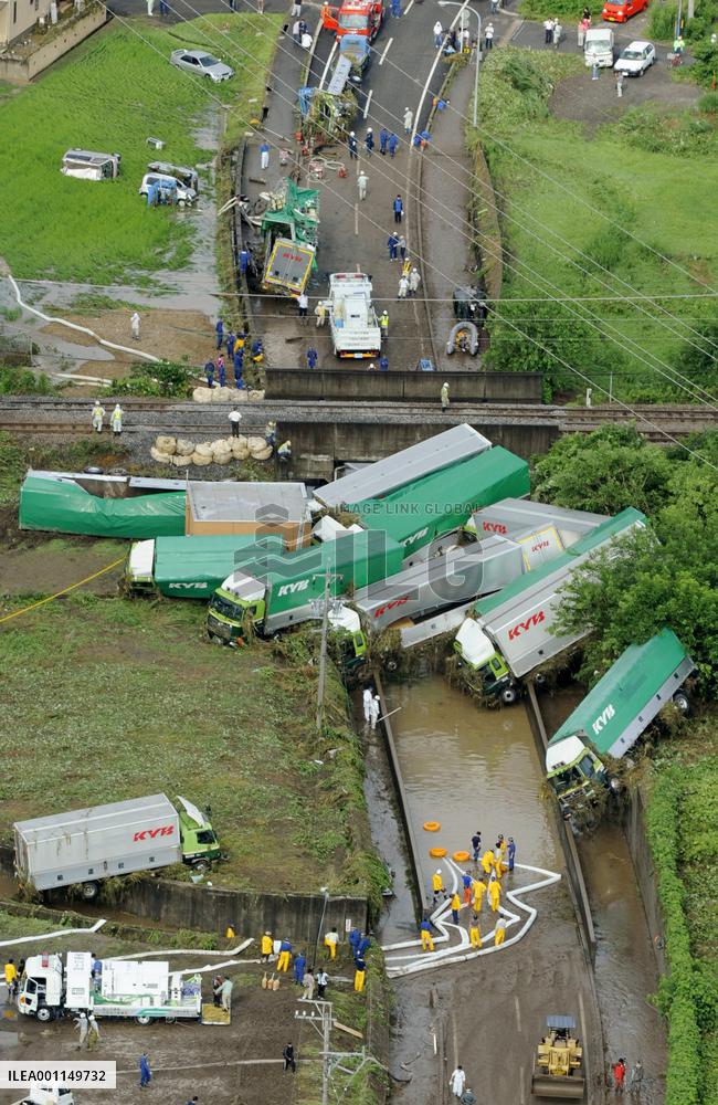 Heavy rain causes havoc in Japan