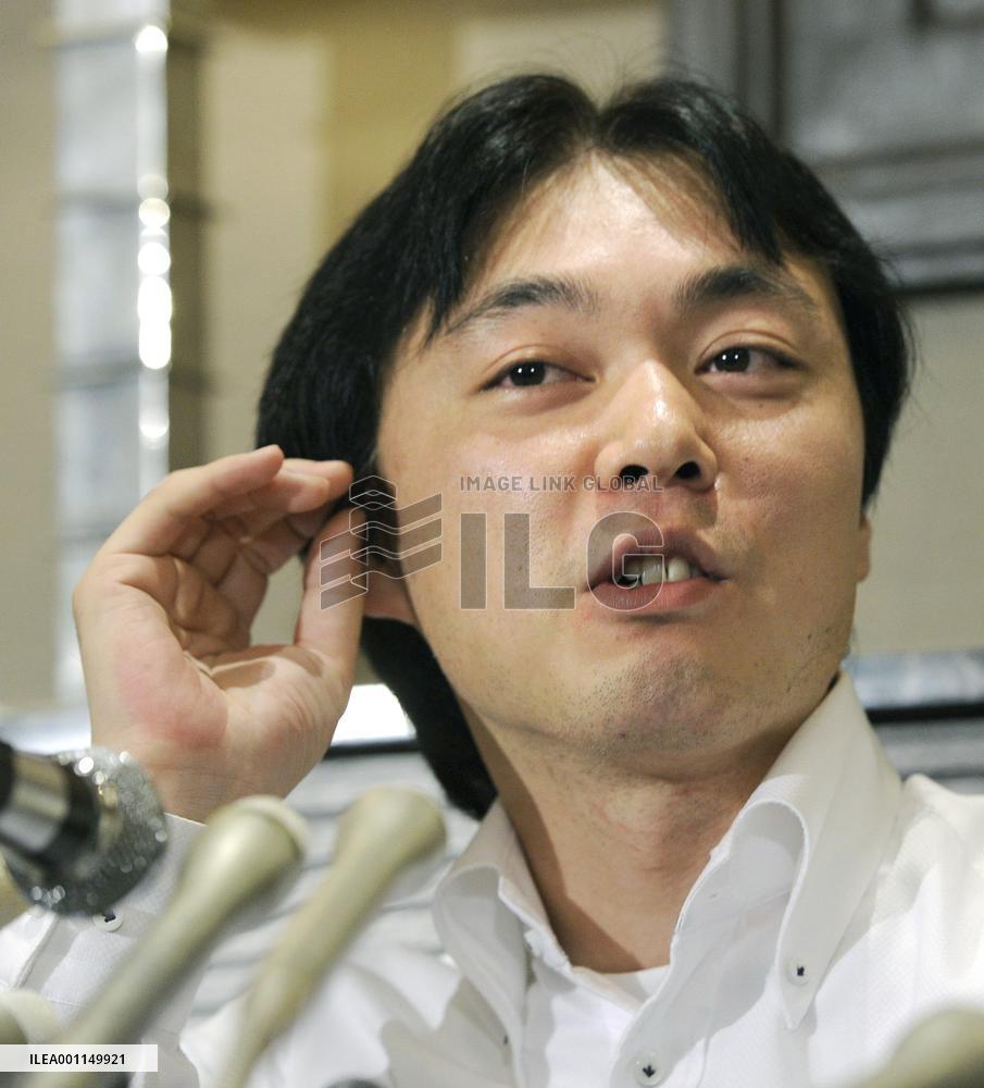 Abductee's relative meets with ex-N. Korean spy Kim