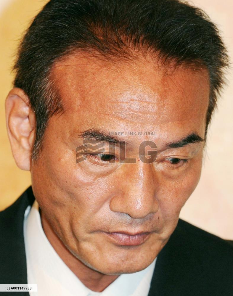 Stablemaster rents from man with alleged gangster links