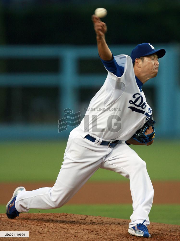 Kuroda outduels Takahashi in Dodgers' win over Mets