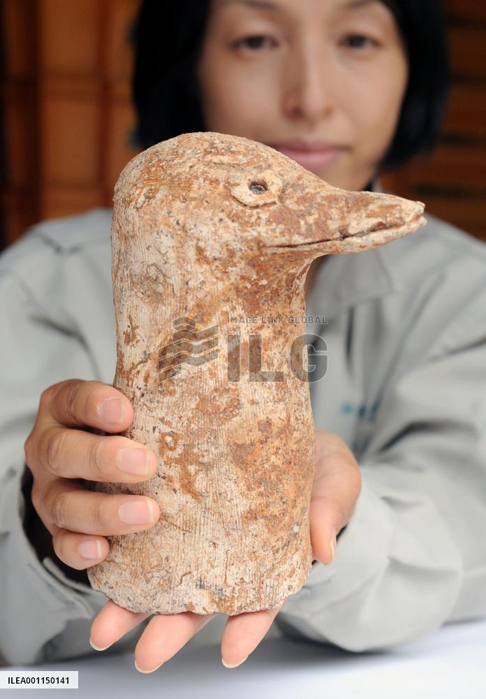 Ancient waterfowl figure