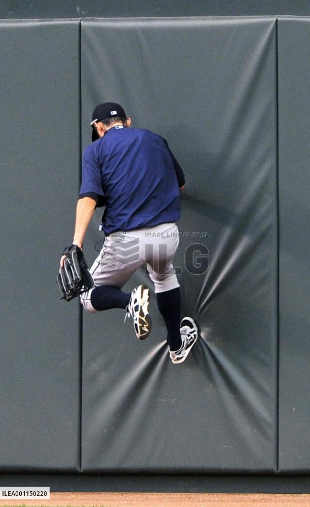 Ichiro 1-for-5 against Twins