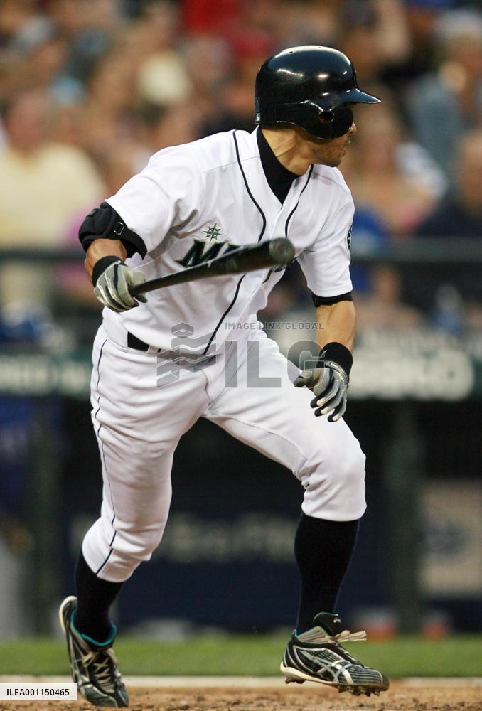 Mariners' Ichiro 2-for-5 against Rangers