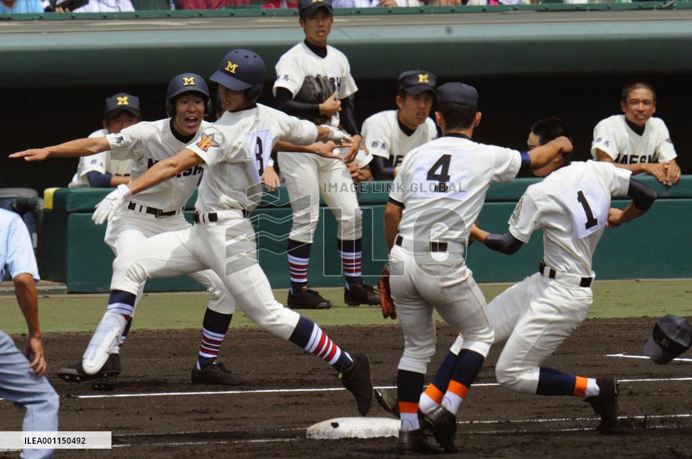 2nd day of high school baseball tournament in Koshien