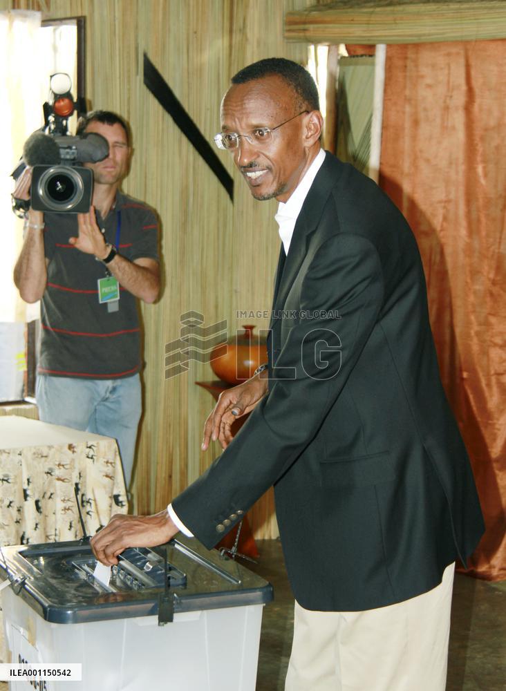 Rwandan President Kagame casts vote