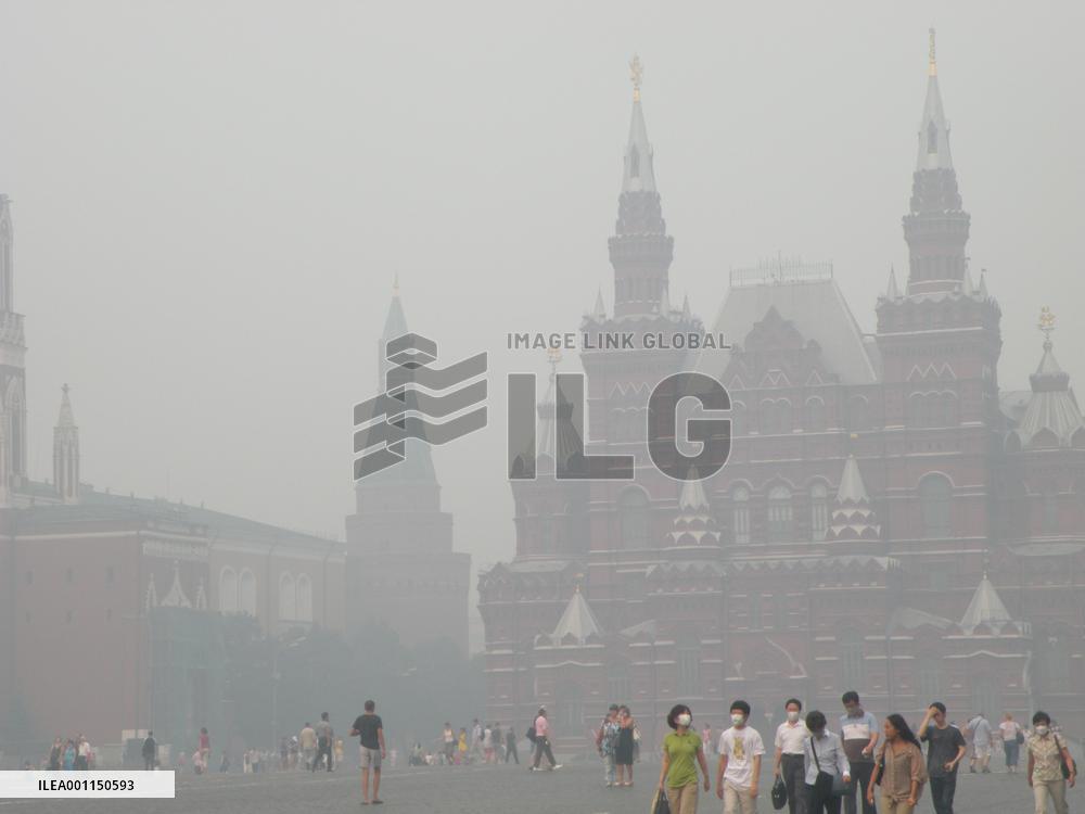 Red Square smoggy due to forest fires
