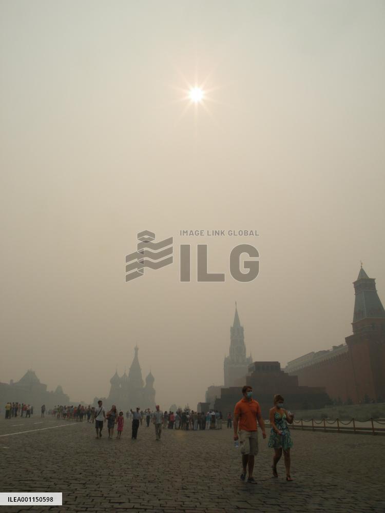 Red Square smoggy due to forest fires
