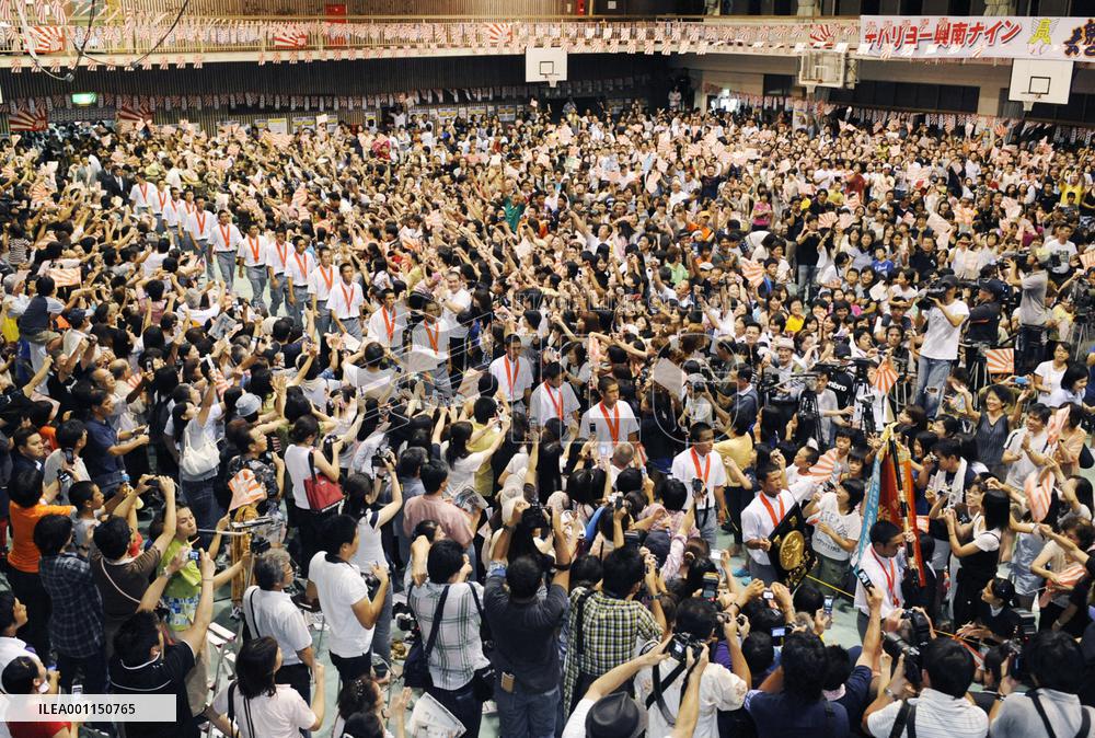 Konan high school players return home