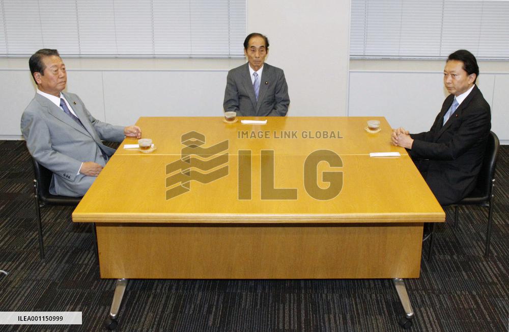 DPJ's Ozawa, Hatoyama discuss party leadership election